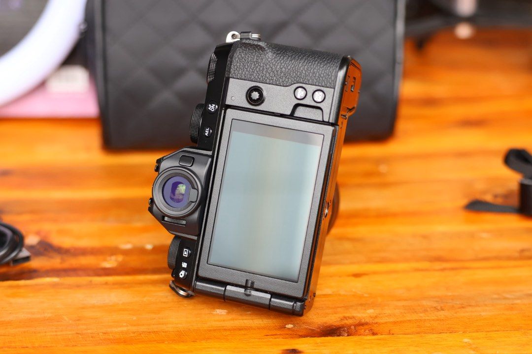 Fujifilm X-S10 Mirrorless Camera (Category: Cameras) located in Manila. Submitted by lenascamera (Listing ID 1373791332, Image 3). Description: NOTE: Sa dami po ng message na natatangap ko, naka hold napo ang Mga message hindi napo ako makapag reply pero na babasa ko kaya hanggat maari mag direct na kayo sa page ko sa facebook Lenas camera para nakareply ako agad salamat. Fujifilm X-S10 Mirrorless Camera 53,000 Black Noir ✔️ Almost new, well-kept
