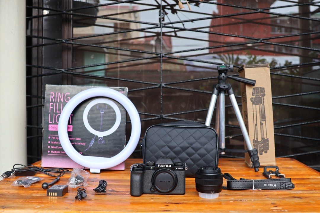 Fujifilm X-S10 Mirrorless Camera (Category: Cameras) located in Manila. Submitted by lenascamera (Listing ID 1373791332, Image 1). Description: NOTE: Sa dami po ng message na natatangap ko, naka hold napo ang Mga message hindi napo ako makapag reply pero na babasa ko kaya hanggat maari mag direct na kayo sa page ko sa facebook Lenas camera para nakareply ako agad salamat. Fujifilm X-S10 Mirrorless Camera 53,000 Black Noir ✔️ Almost new, well-kept