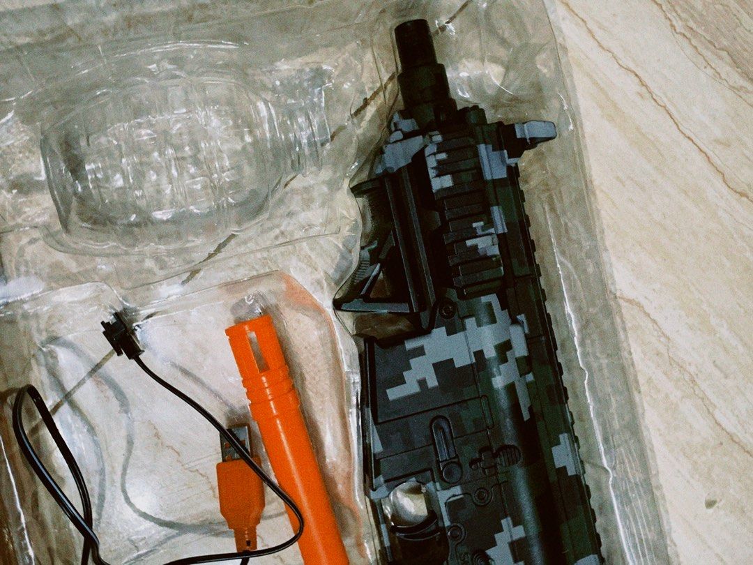 GEL BLASTER SOFT GUN (Category: Action & Battle Toys) located in Manila. Submitted by kaeseydc (Listing ID 1373946361, Image 3). Description: .