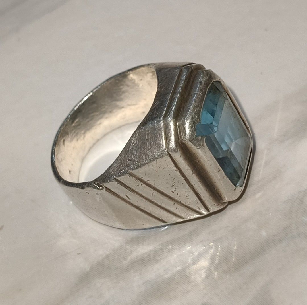 Gem Ring (Category: Jewelry) located in Singapore. Submitted by zack09 (Listing ID 1373773807, Image 3). Description: Gem Name : Natural Tupaz Carat Weight : 16gram Dimension : 15.4 x 12.1 x 8.3 Colour : Swiss Blue Shape & Cut : Emerald Cut silver ring self collect at (S670476).