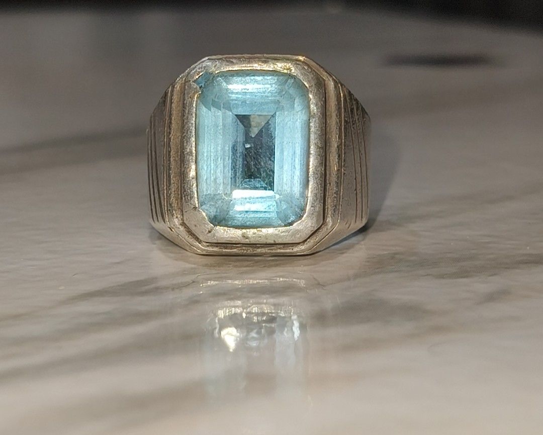 Gem Ring (Category: Jewelry) located in Singapore. Submitted by zack09 (Listing ID 1373773807, Image 2). Description: Gem Name : Natural Tupaz Carat Weight : 16gram Dimension : 15.4 x 12.1 x 8.3 Colour : Swiss Blue Shape & Cut : Emerald Cut silver ring self collect at (S670476).