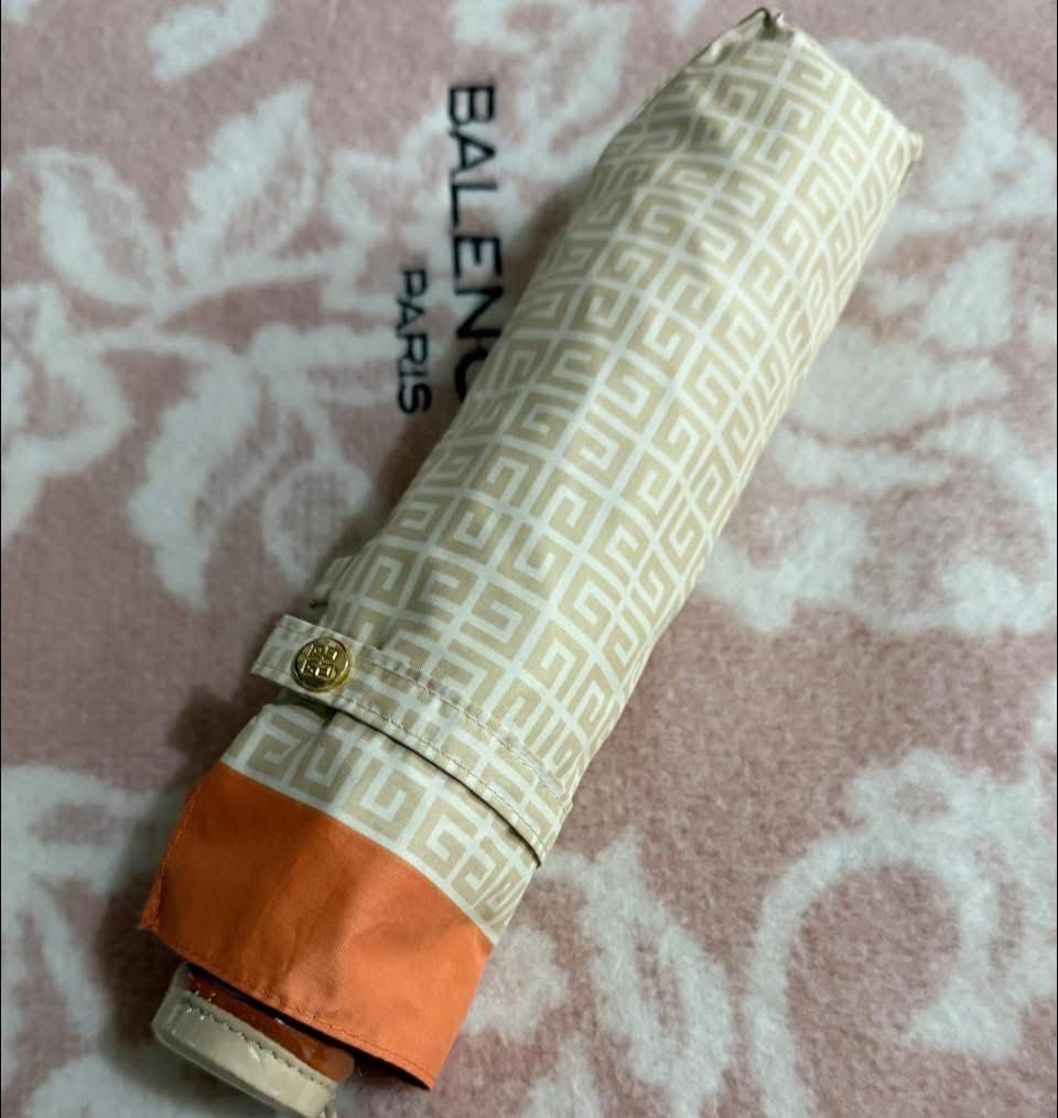 Givenchy Umbrella (Category: Umbrellas) located in Quezon City. Submitted by liezl.marie (Listing ID 1373911838, Image 1). Description: G…!v€nchy Folding umbrella 💯 authentic Unused 4,500 Open for layaway..