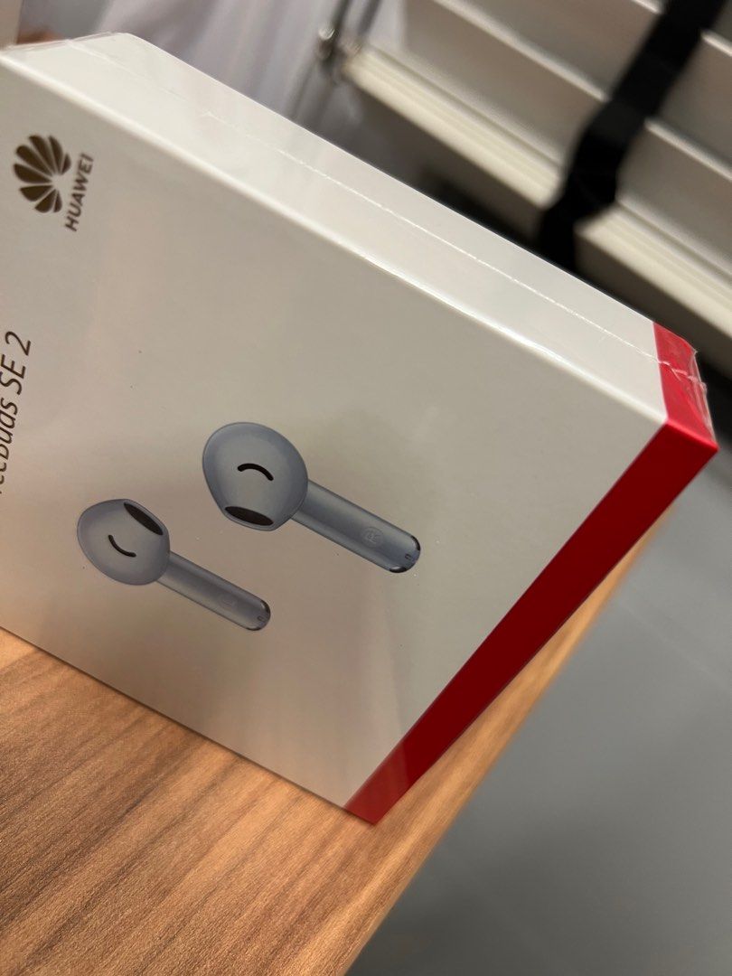 HUAWEI FREEBUDS SE2 (Category: Earphones) located in Singapore. Submitted by wsk205 (Listing ID 1373902347, Image 3). Description: Light blue color.
