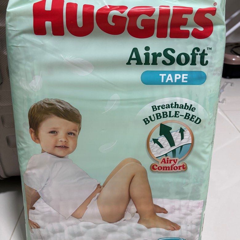 Huggies Airsoft Tape L-44 Diapers (Category: Diapers & Baby Wipes) located in Singapore. Submitted by looichongseng (Listing ID 1373886333, Image 1). Description: Huggies Airsoft Tape L-44 Diapers (10-15kg).