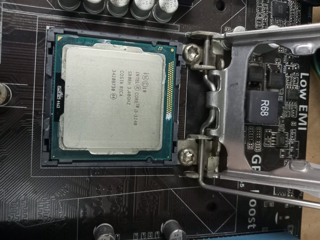 i3-3240 (Category: Computer Parts) located in Singapore. Submitted by yhwee66_j9 (Listing ID 1373782584, Image 1). Description: See BIOS picture - tested working with Motherboard and RAM. Cpu only (no motherboard and RAM) Cash payment only and self collection..