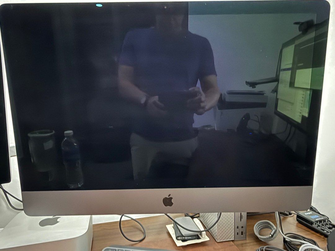 iMac Pro 2017 (3.2 GHz 8-Core Intel Xeon (Category: Desktops) located in Singapore. Submitted by chagrin (Listing ID 1373806311, Image 1). Description: Space Gray iMac Pro 27 inch (2017) with Retina 5K Display Processor Processor: 3.2 GHz 8-Core Intel Xeon W Turbo Boost up to 4.2 Ghz (19MB cache) Graphics: Radeon Pro Vega 56 8GB Memory Memory: 32GB 2666 MHz DDR4 Storage Storage: 1TB SSD Network: Supports up to 10gb Ethernet using RJ-45 connector 