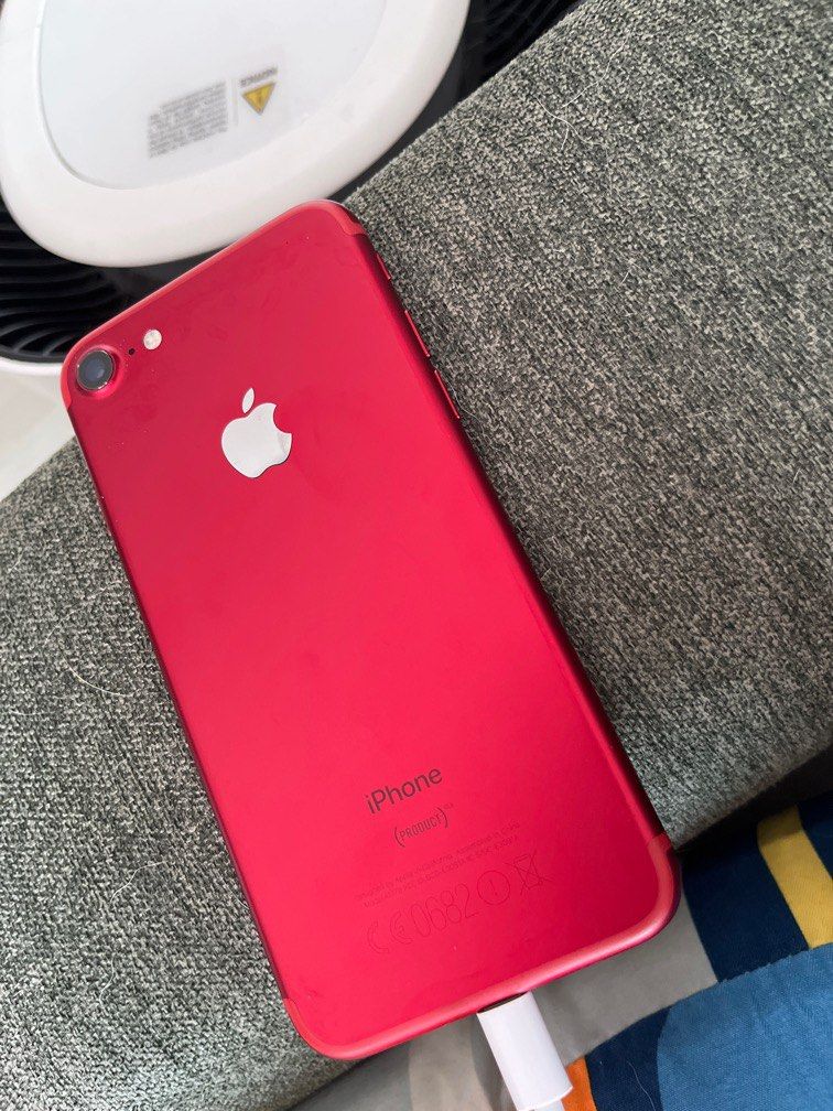 iPhone 7 for sale (Category: Garage sale) located in Singapore. Submitted by jling10 (Listing ID 1373832594, Image 3). Description: Still in good and working condition Screen is still in good condition Negotiable.