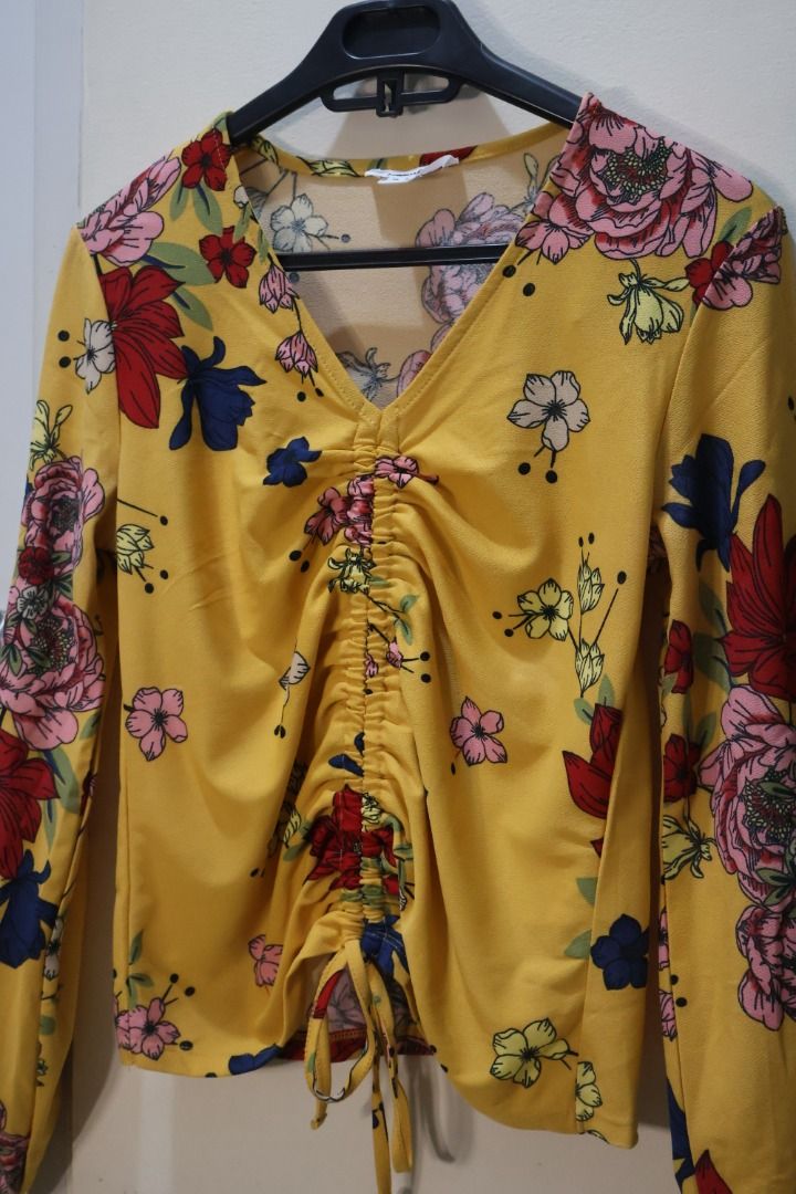 JENNYFER Yellow Floral Blouse (Category: Blouses) located in Manila. Submitted by coldchai (Listing ID 1373786795, Image 2). Description: Brand: Jennyfer. Bought in Qatar In good condition. Material: Lightweight and breathable Pay first, then delivery! .