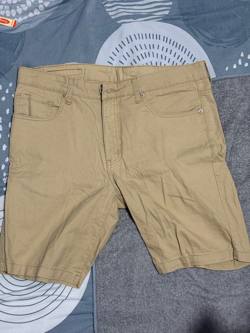 Khaki Chino Shorts (Bench) (Category: Shorts) located in Quezon City. Submitted by chi_declutters (Listing ID 1373835923, Image 1). Description: .