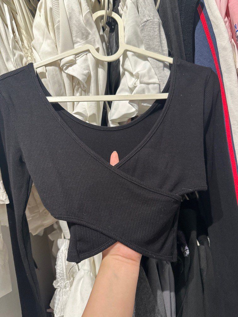 knitted criss cross crop top (Category: Longsleeves) located in Rizal. Submitted by kurixtee (Listing ID 1373893325, Image 3). Description: color rate is 10/10! just the lighting :) fabric feels soft!.