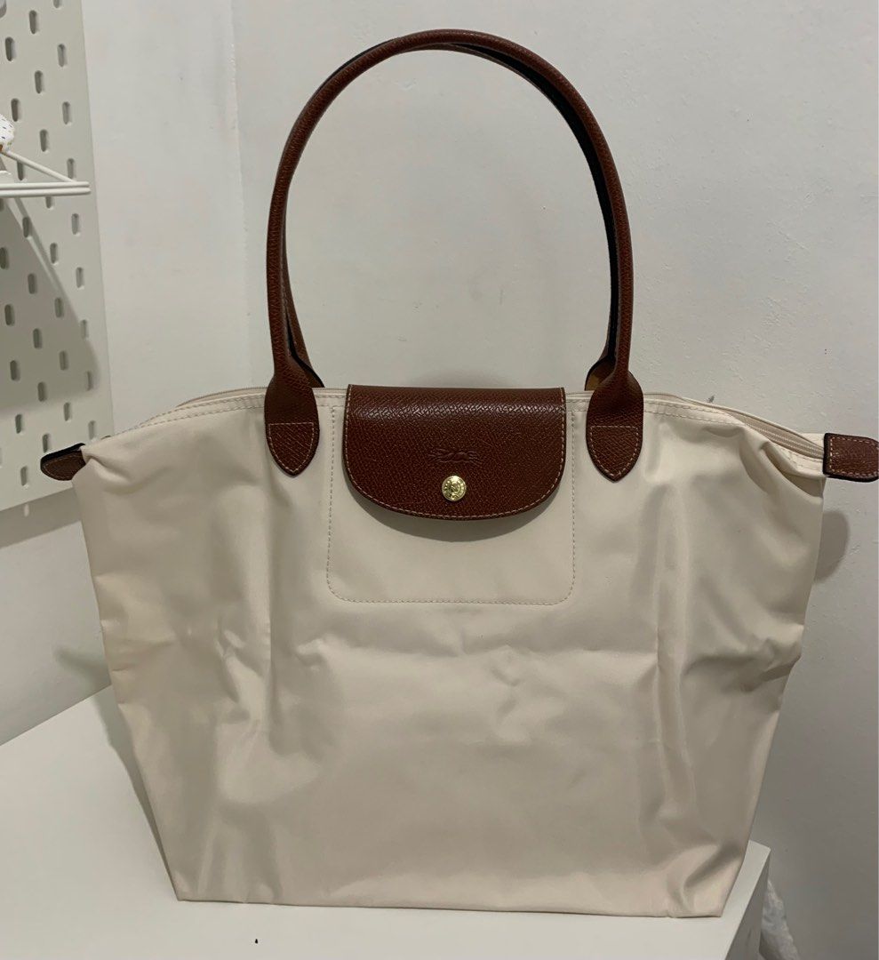 Longchamp Le Pliage in Paper Large (Category: Luxury Bags & Wallets) located in Manila. Submitted by _girlfinds (Listing ID 1373862016, Image 2). Description: 👜 LONGCHAMP LE PLIAGE – JAPAN SOURCED Elevate your daily style with this classic and functional Longchamp tote. 📍 Sourced directly from Japan – self authentication with the provided photos, premium quality. 🎁 Bundles for 2500: ✔️ 2 Longchamp Bags ✔️ Dust bag or packaging if available ✔️ 
