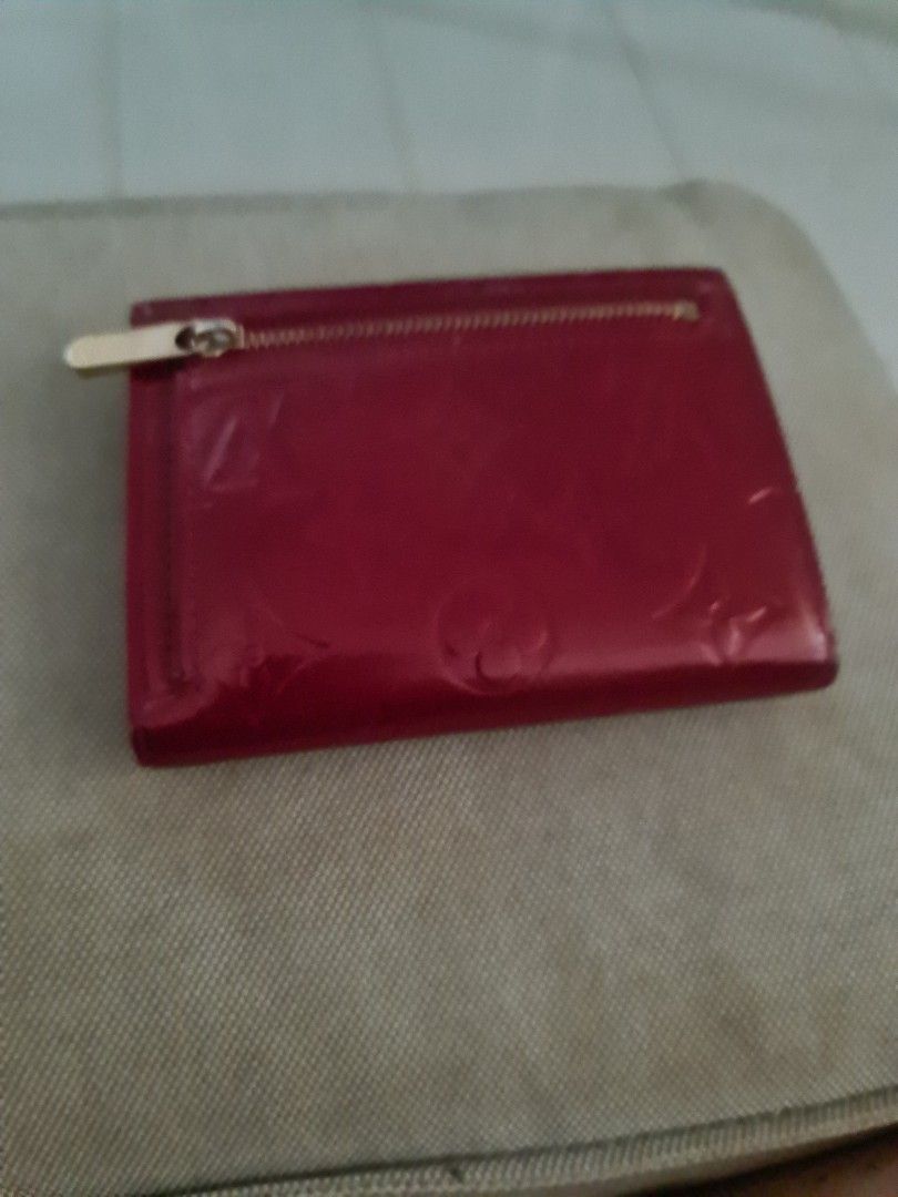 LV Bag (Category: Bags & Wallets) located in Singapore. Submitted by worldcash (Listing ID 1372536231, Image 3). Description: Authentic LV wallet.