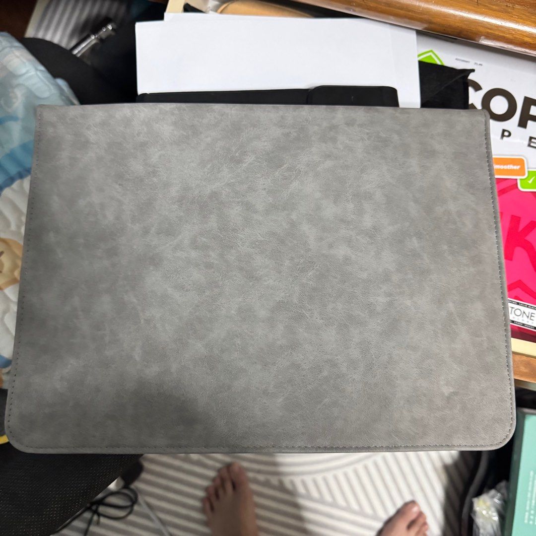 UGREEN MacBook 13.3inch laptop sleeve (Category: Laptop Bags & Sleeves) located in Singapore. Submitted by yumitan (Listing ID 1373921939, Image 2). Description: Changed my laptop so don’t need this sleeve already. UGREEN brand. Material is nice and can use as mouse pad and laptop stand. Magnet closing. Get it now! (: .