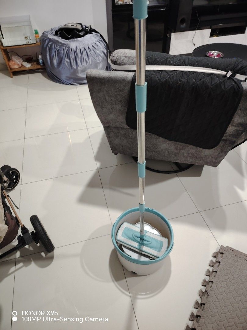 Magic mop (Category: Cleaning Tools & Supplies) located in Kuala Lumpur. Submitted by lynusmichael (Listing ID 1373814170, Image 1). Description: Used few times.