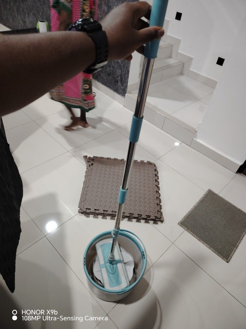 Magic mop (Category: Cleaning Tools & Supplies) located in Kuala Lumpur. Submitted by lynusmichael (Listing ID 1373814170, Image 2). Description: Used few times.