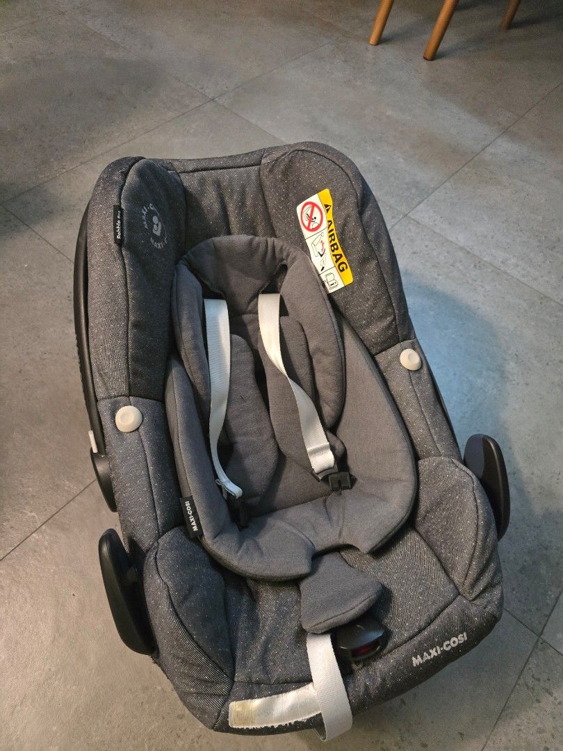 Maxi cosy infant seat (Category: Car Seats) located in Singapore. Submitted by jeziiet (Listing ID 1373915761, Image 2). Description: -Regularly washed & well taken care of (no stains, odors, or damage). -Manufactured in 2020. Still within the 6 years recommended life span for Maxi cosy car seat. -No accidents, all straps & buckles fully functional, and padding intact..
