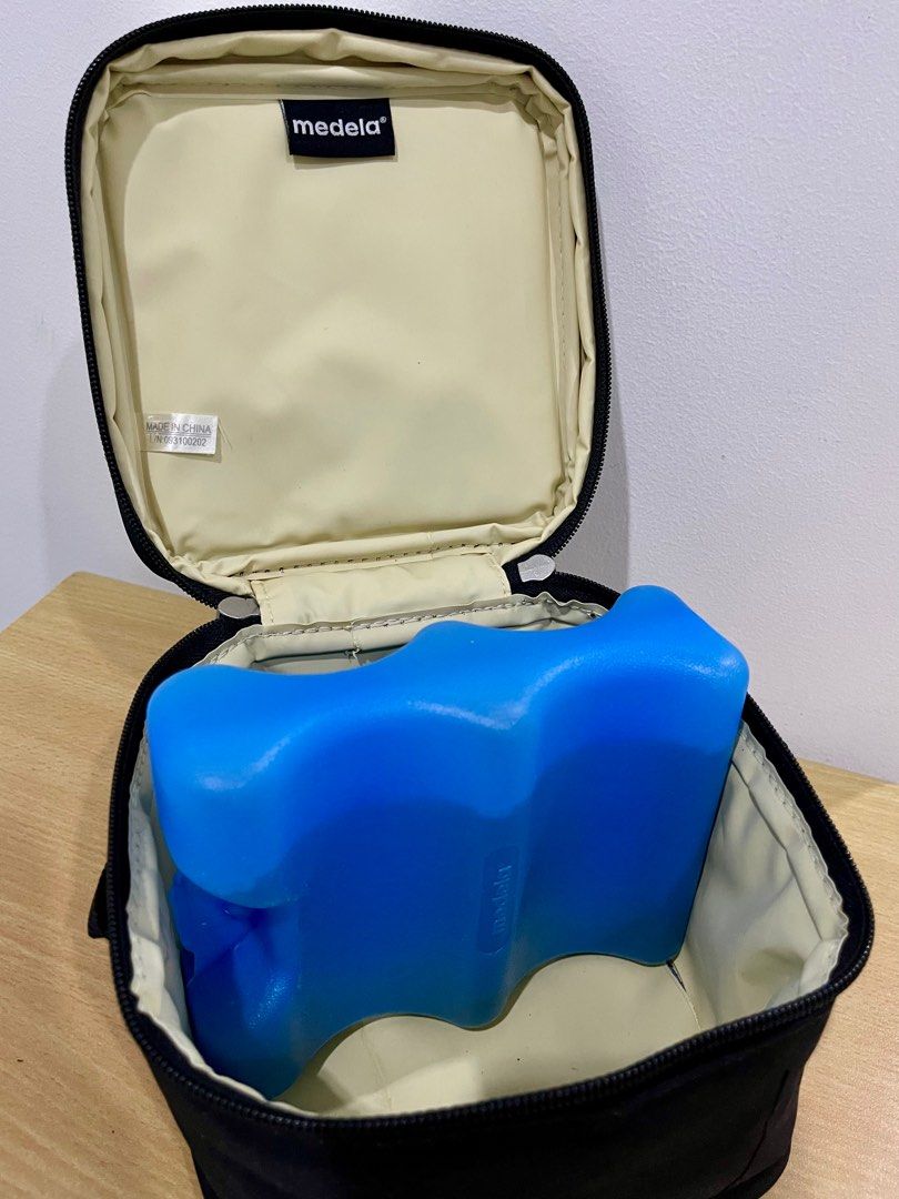 Medela Cooler Bag with Contoured Icepack (Category: Breastfeeding & Bottle Feeding) located in Roxas City. Submitted by fabfindsbyelle (Listing ID 1373920245, Image 2). Description: Medela Cooler Bag with Contoured Ice Pack Gently used and well cared for. Ideal for moms on the go to keep milk cool and fresh. Reason for selling: Baby has already weaned. .