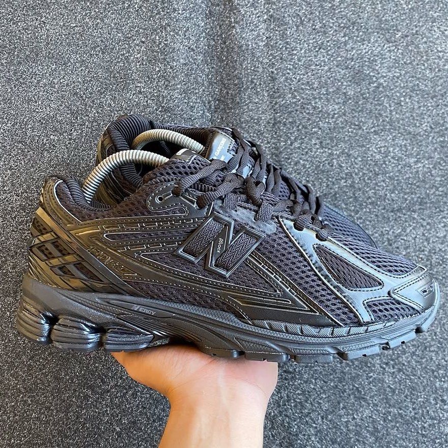 NEW BALANCE 1906R x COMME DES GARCONS SIZE 41, Fesyen Pria, Sepatu