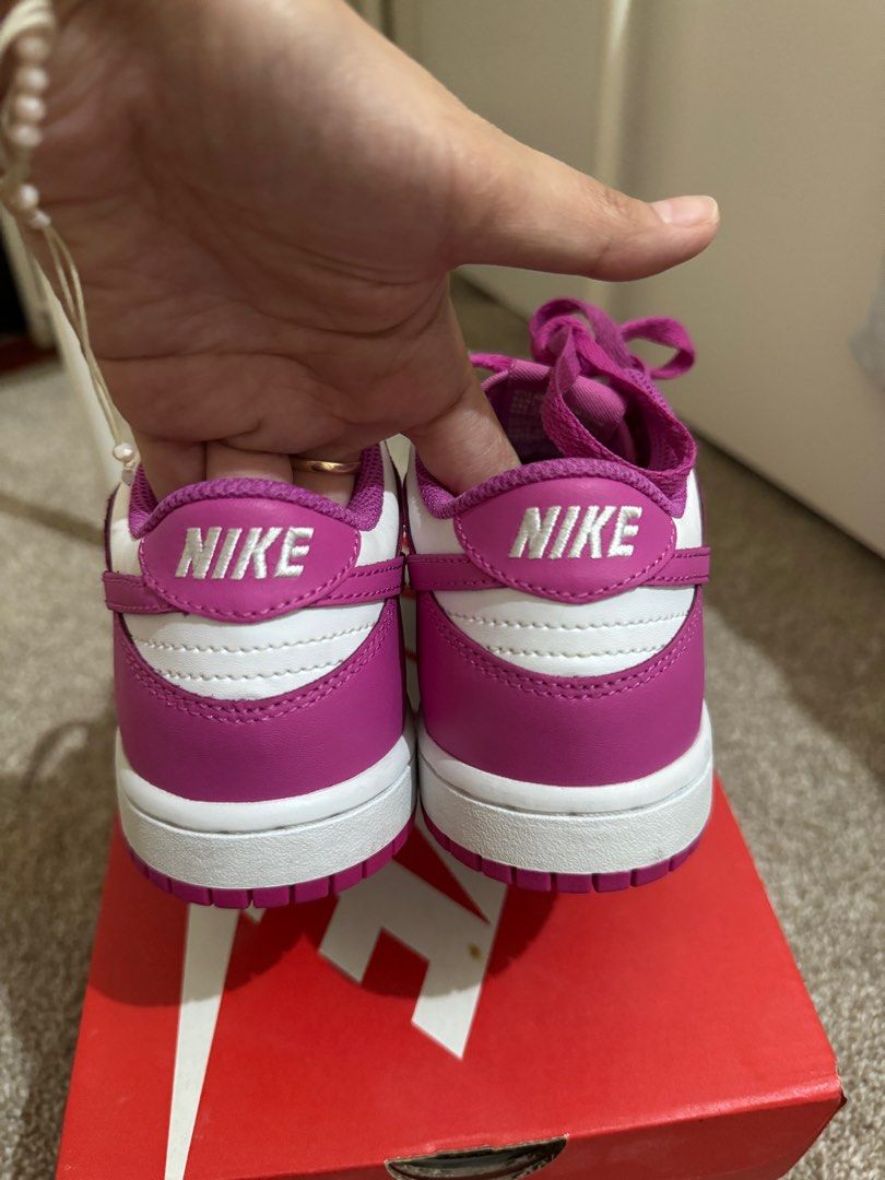Nike Dunk low (Category: Babies & Kids Fashion) located in Makati City. Submitted by thriftyfive (Listing ID 1373901119, Image 3). Description: Used less than 5 times only. In good condition. Yellowish lang ung tongue part. Size on photo.