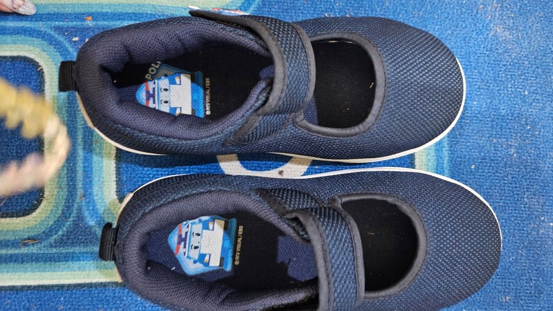 由 chaclaire (刊登 ID 1373801680，圖片 1) 提交，位於 桃園市 (Taoyuan) 的 poli休閒鞋（19cm) (類別：嬰兒及兒童流行時尚)，說明：。