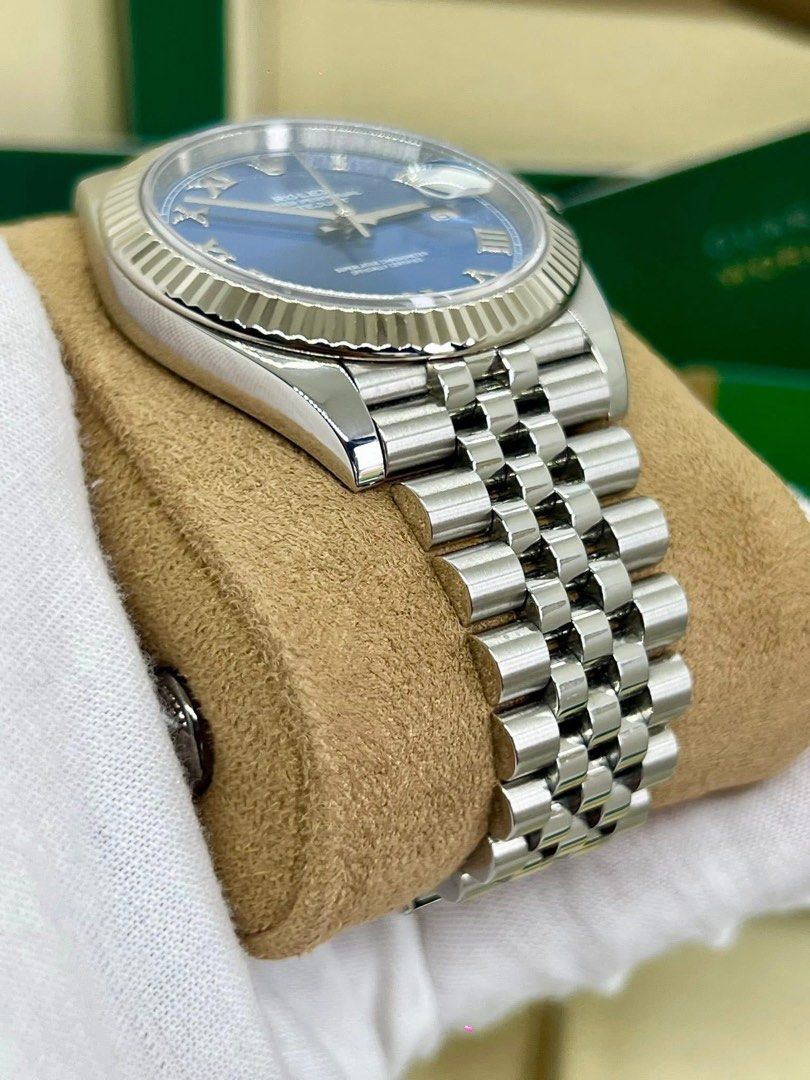 rolex datejust (Category: Luxury Watches) located in Cabanatuan. Submitted by albertgonzales27 (Listing ID 1373881490, Image 3). Description: Datejust Azzurro Blue Dial Reference 126334 2019 year model, Foreign AD 41mm case size 18ct White-Gold fluted bezel / Jubilee bracelet 9.3/10 mint condition Complete full set Trades accepted up or down 685k only cheapest in the country.