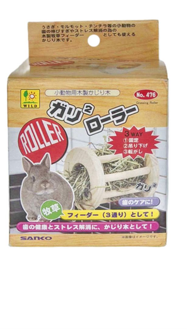 由 vvadrian (刊登 ID 1373863845，圖片 1) 提交，位於 台北市 (Taipei) 的 (全新)日本Sanko 小動物用覓食滾輪 滾軸木製玩具(兔子 刺蝟 天竺鼠 龍貓 蜜袋鼯 倉鼠_ (類別：寵物及其他)，說明：350左右購入 適合小寵物 裡面可以放牧草 可掛著 也可鎖在籠子旁 用來保持寵物牙齒健康並緩解壓力！ 小寶貝上天堂了 用不到 便宜賣給需要的寶貝 歡迎聊聊喔 品牌 WILD SANKO 尺寸：約直徑85×長95mm 附件：1個固定器/1條吊鏈條。