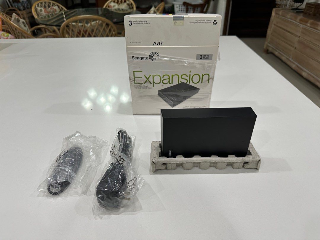 Seagate Expansion 3TB USB 3.0 External Hard Drive (Category: Hard Disks & Thumbdrives) located in Davao. Submitted by smfya (Listing ID 1373833022, Image 3). Description: External hard drive by Seagate offers an easy-to-use solution when you need to add data storage to your computer instantly. / Drag and drop file saving, right out of the box / Fast data transfer with USB 3.0 or USB 2.0 connectivity Rfs: Got as a gift - Good as new - Opened packa