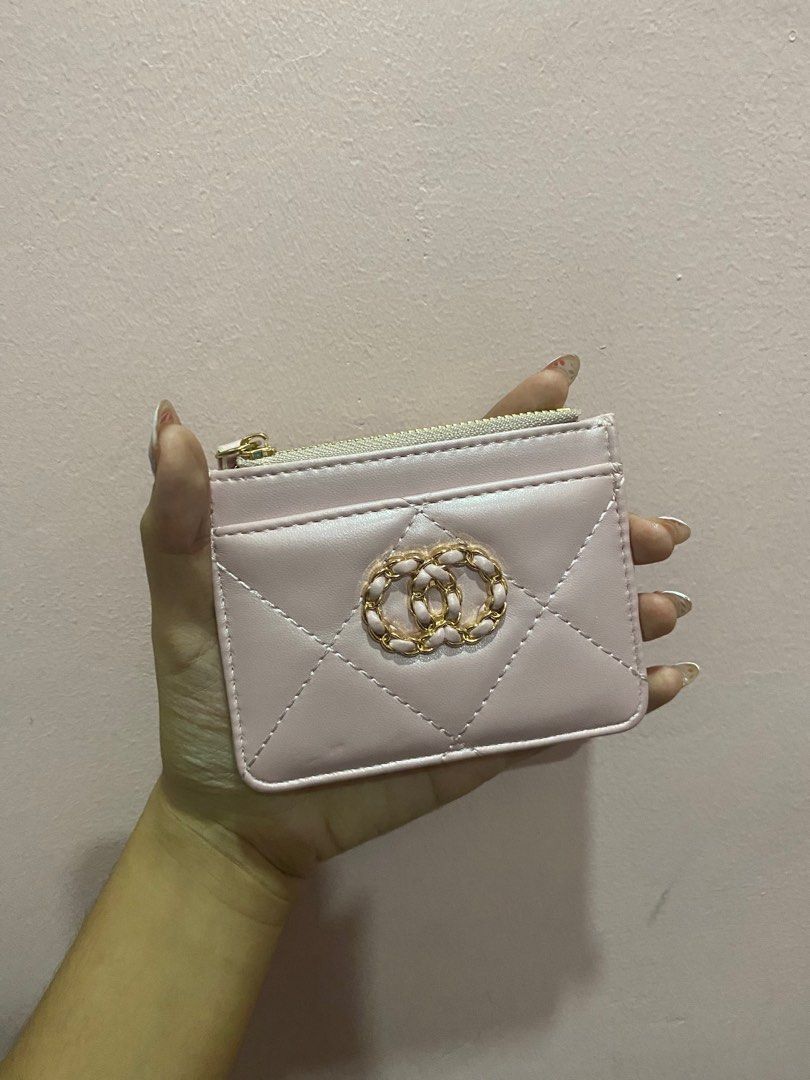 Seagloca Slim Wallet and Cardholder (Category: Wallets & Card holders) located in San Pedro. Submitted by declutterbymb (Listing ID 1373890257, Image 3). Description: ✅no issue ✅never been used ✅pink and gold in person (very shiny pa) ✅linings are still intact ✅very good condition ✅bought from 🍊app ✅10/10 ❗️strictly payment first 🤍 can do meet-ups on nearby locations 🚚 shipping thru regular J&T Express 📍San Pedro, Laguna kindly send a message