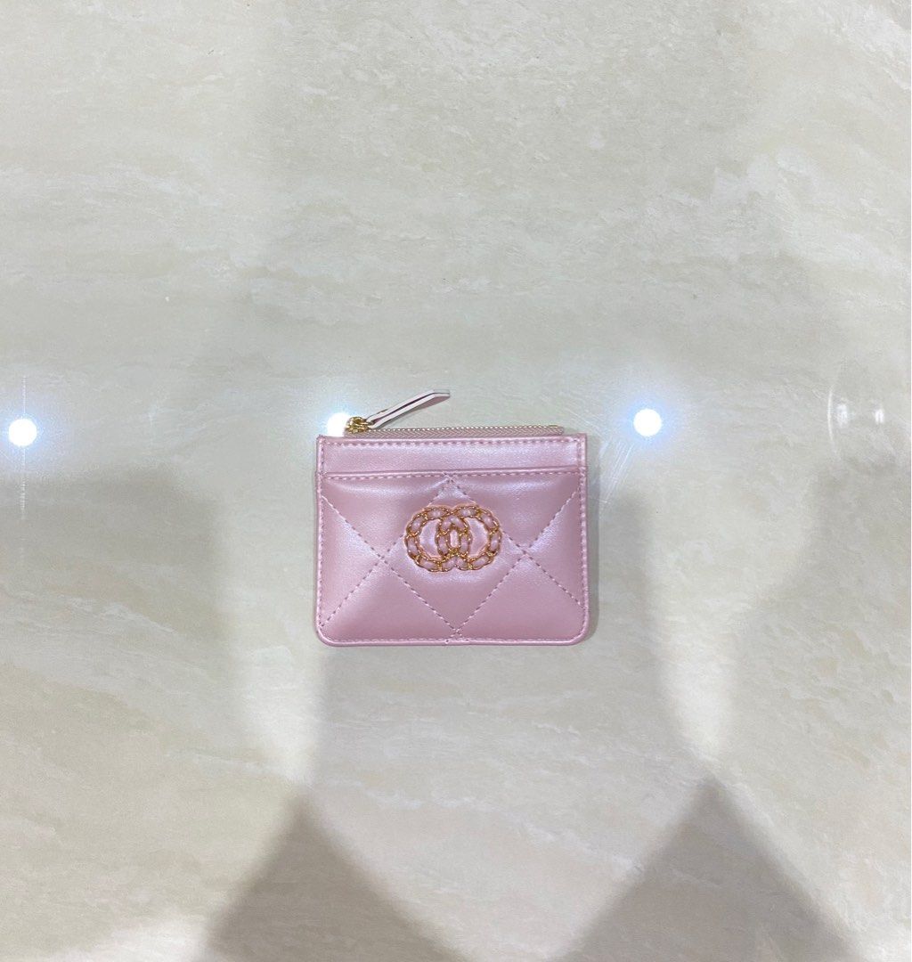 Seagloca Slim Wallet and Cardholder (Category: Wallets & Card holders) located in San Pedro. Submitted by declutterbymb (Listing ID 1373890257, Image 1). Description: ✅no issue ✅never been used ✅pink and gold in person (very shiny pa) ✅linings are still intact ✅very good condition ✅bought from 🍊app ✅10/10 ❗️strictly payment first 🤍 can do meet-ups on nearby locations 🚚 shipping thru regular J&T Express 📍San Pedro, Laguna kindly send a message