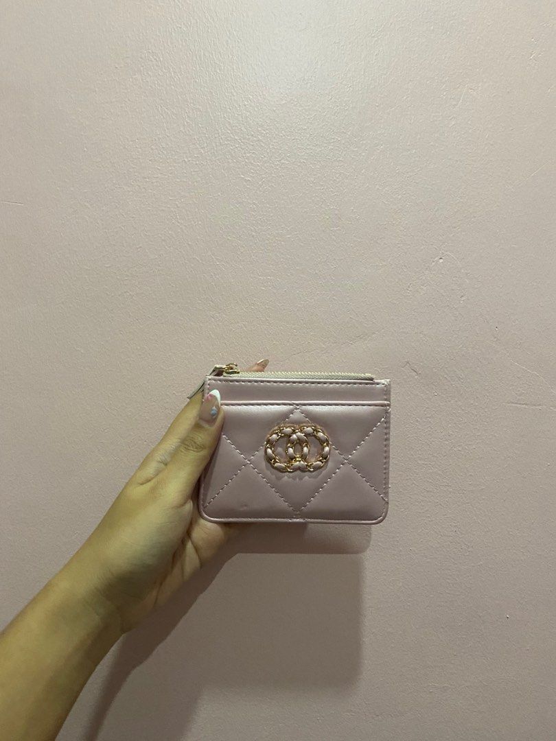 Seagloca Slim Wallet and Cardholder (Category: Wallets & Card holders) located in San Pedro. Submitted by declutterbymb (Listing ID 1373890257, Image 2). Description: ✅no issue ✅never been used ✅pink and gold in person (very shiny pa) ✅linings are still intact ✅very good condition ✅bought from 🍊app ✅10/10 ❗️strictly payment first 🤍 can do meet-ups on nearby locations 🚚 shipping thru regular J&T Express 📍San Pedro, Laguna kindly send a message