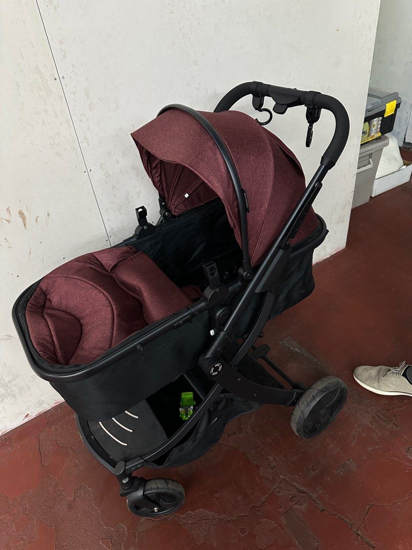 Simple life bassinet stroller (Category: Strollers) located in Las Pinas. Submitted by bagsbyshai (Listing ID 1373862138, Image 3). Description: Infant to toddler.