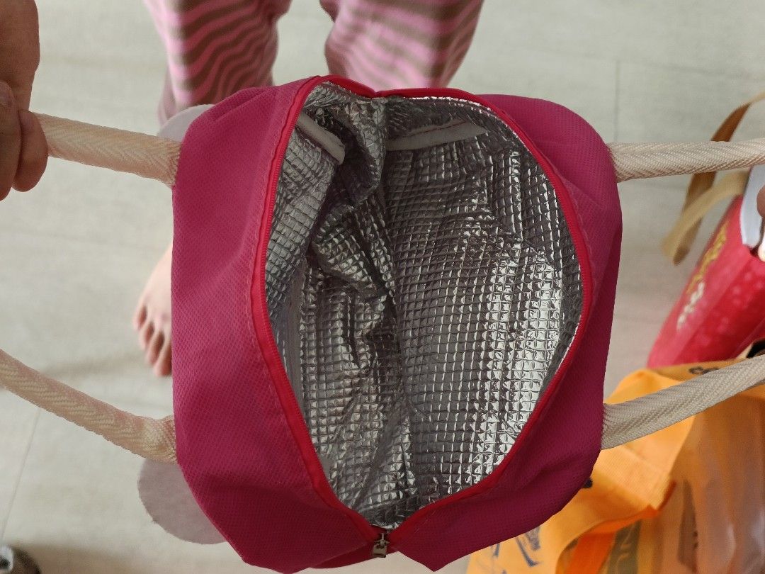 Smaller Cooler/ Thermal bag A5 size (Category: Babies & Kids Fashion) located in Singapore. Submitted by xwdwxwdw (Listing ID 1373822536, Image 3). Description: Brand New. Unused. rectangular base. Ideal for kids who bring lunch box to school..