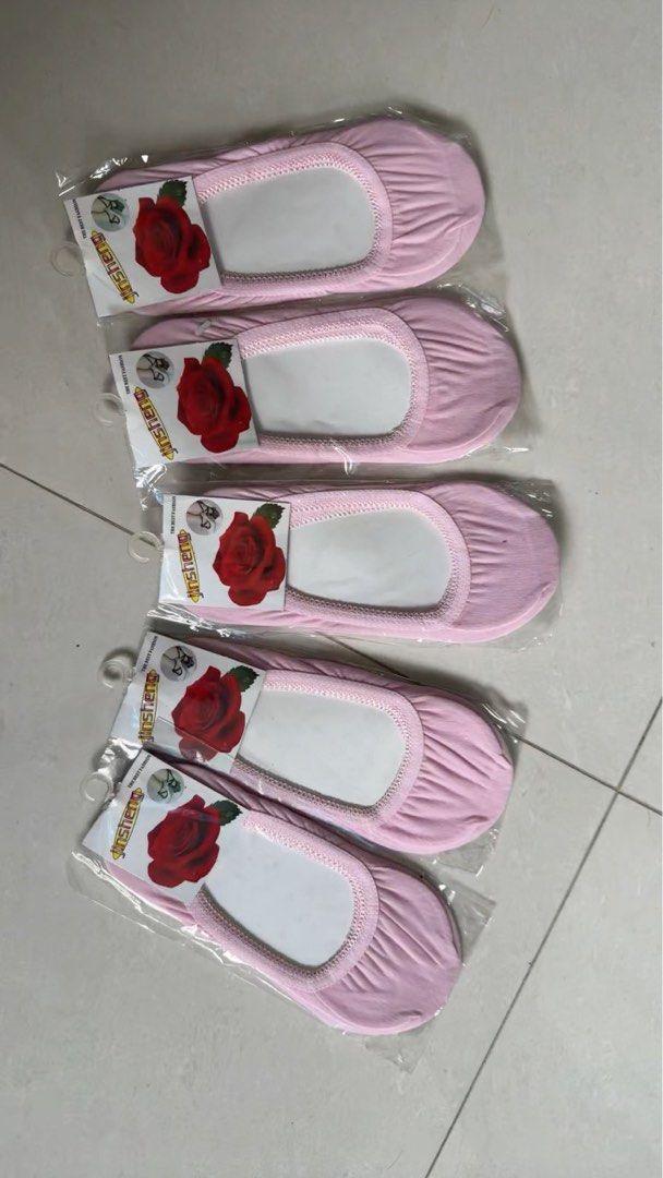 Sock (Category: Babies & Kids Fashion) located in Singapore. Submitted by potatowedge101 (Listing ID 1373786194, Image 1). Description: .