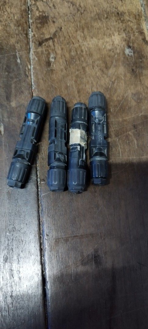 solar panel (Category: Home Improvement Tools & Accessories) located in Manila. Submitted by daxtech17 (Listing ID 1373776477, Image 1). Description: solar panel 100w 2 piraso na for sale pinag palitan may kasama na mc4.