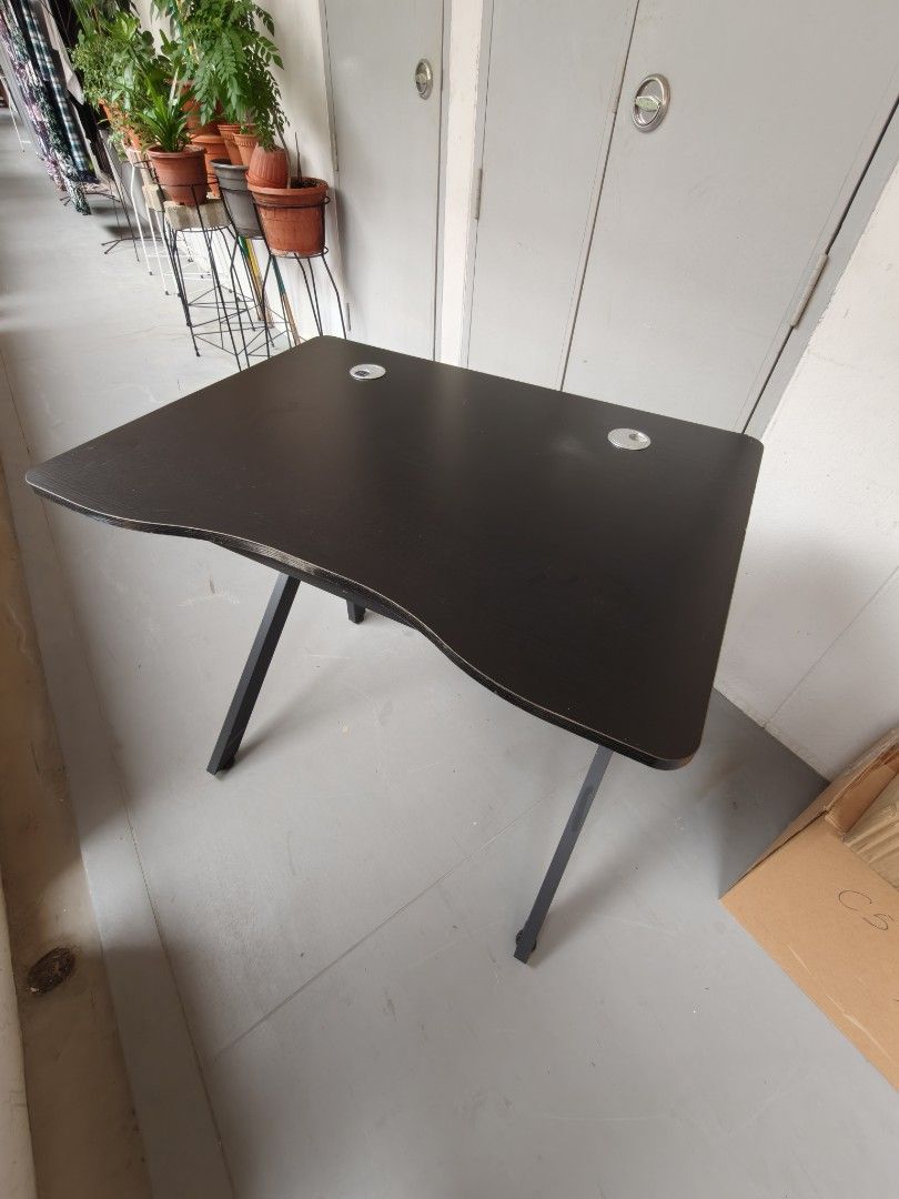 Study table (Category: Tables & Sets) located in Singapore. Submitted by mdnami (Listing ID 1373797578, Image 3). Description: not sure about the size, I can check it for you in interested but I no longer need a study table so I'm selling it low.