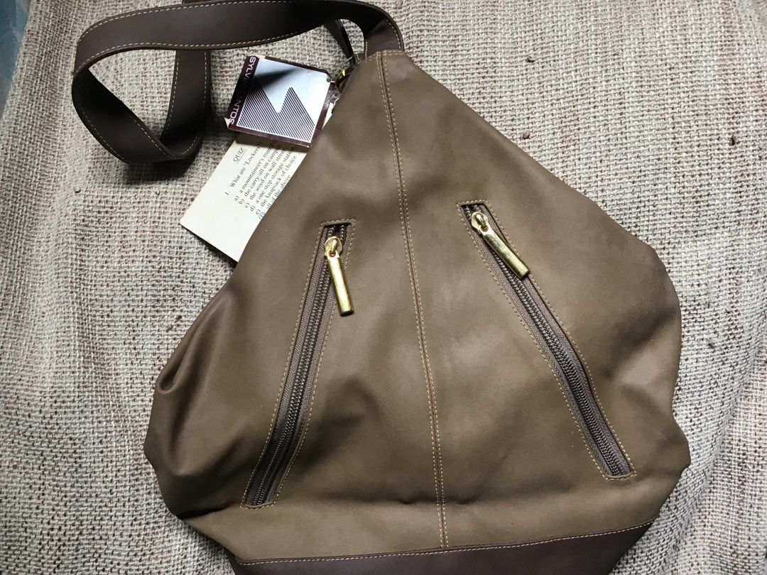 Sylvia Santos Leather Bag (Category: Shoulder Bags) located in Manila. Submitted by carou35896 (Listing ID 1373866928, Image 1). Description: there is a slight stain on the side of the bag.
