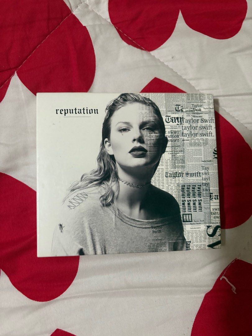 Reputation Signed Cd Taylor Swift reputation cd (SIGNED POSTER!), Hobbies & Toys, Music ...