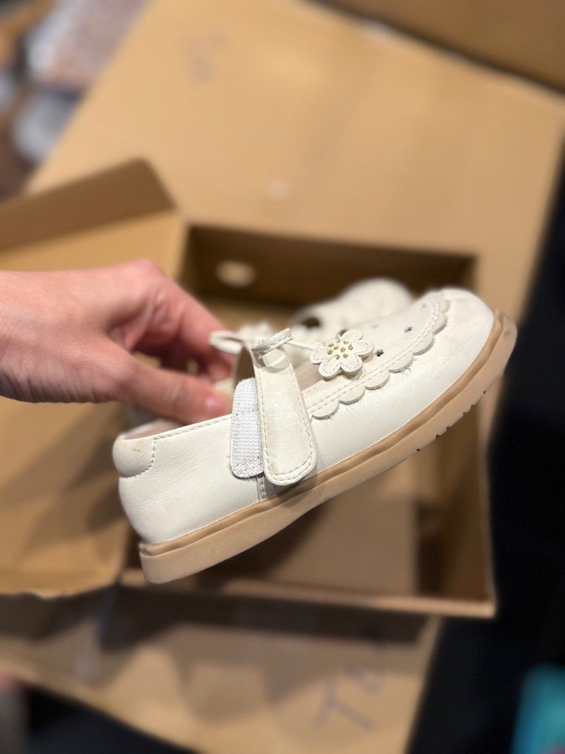 Toddler Shoes (Size 25) (Category: Babies & Kids Fashion) located in Singapore. Submitted by durianbaby (Listing ID 1373902146, Image 3). Description: Self collect at River Place Condo (62 Havelock Road), match well with dresses. .
