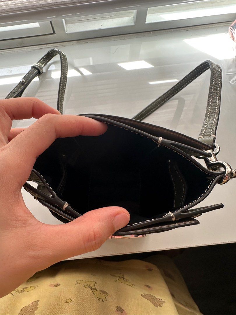 Tory Burch Radziwill Mini Bucket bag (Category: Luxury Bags & Wallets) located in San Fernando. Submitted by jeninecleofe (Listing ID 1373842299, Image 3). Description: -good Condition -100%authentic -fits 14promax -hard to find Rfs: bibili ng new bag.
