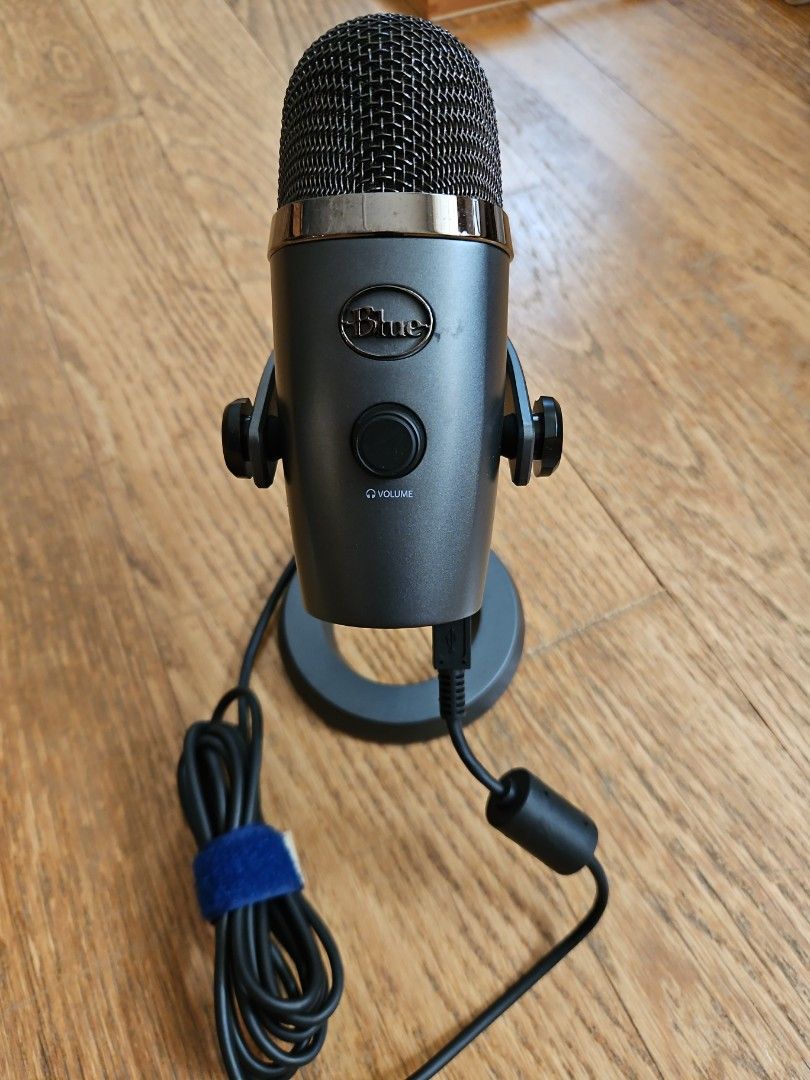 Logitech Blue Yeti Nano (Category: Microphones) located in Singapore. Submitted by itrymybestla (Listing ID 1373792052, Image 1). Description: Logitech Blue Yeti Nano Dual-pattern USB microphone (grey) Still in great condition. Box included Bought last year and used a few times only.