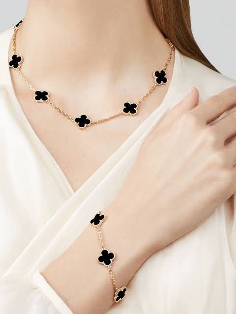 VCA ONYX BRACELET (Preorder) (Category: Bracelets) located in Bacoor. Submitted by clairenw68192 (Listing ID 1373419726, Image 3). Description: - VAN CLEEF ARPELS (Onyx bracelet) - Comes with box and bag - Made to Order .