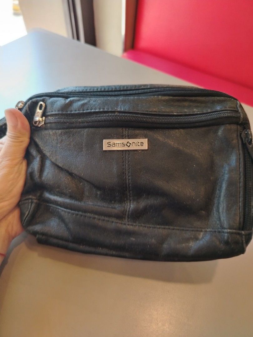Vintage SAMSONITE genuine LEATHER pouch (Category: Luxury Bags & Wallets) located in Manila. Submitted by purediamond888 (Listing ID 1373918081, Image 2). Description: Vintage SAMSONITE genuine leather pouch Unisex pouch Good condition.
