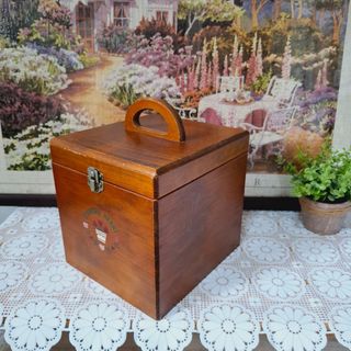 (Category: ) located in . Submitted by millennialmeetsvintage (Listing ID 1373818026, Image 1). Description: .