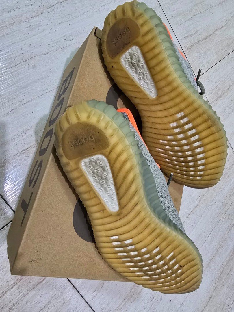 Yeezy 350 v2 (Category: Sneakers) located in Makati City. Submitted by thriftyfive (Listing ID 1373772126, Image 3). Description: Original (bought from Adidas app) .
