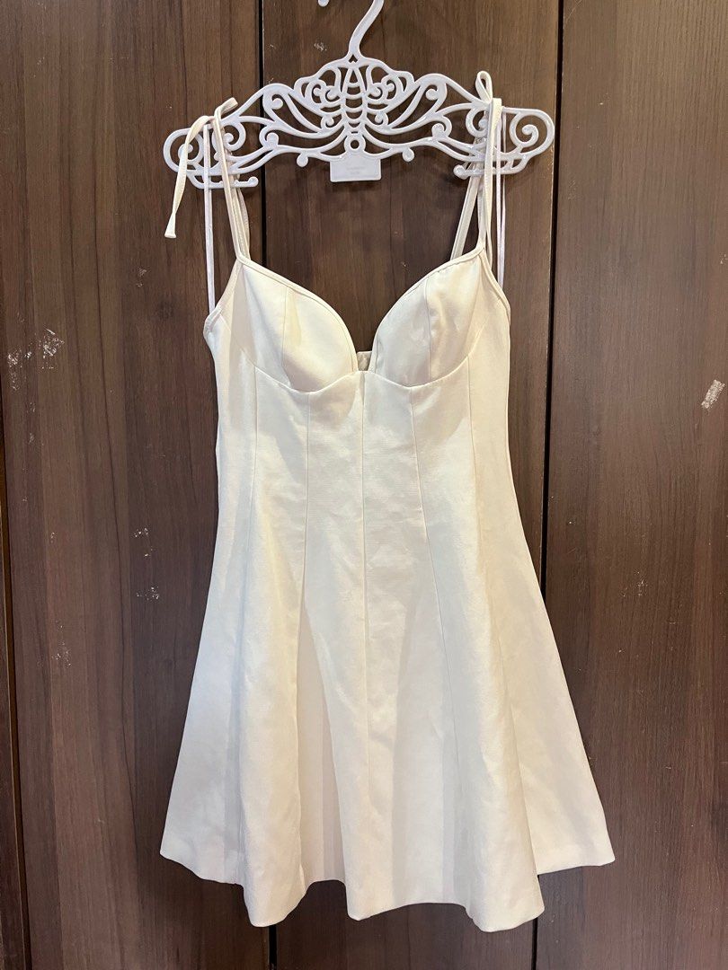 Zara Semi Formal Cream White Graduation Sweetheart Neckline Short Dress  with Bows, Women's Fashion, Dresses & Sets, Dresses on Carousell