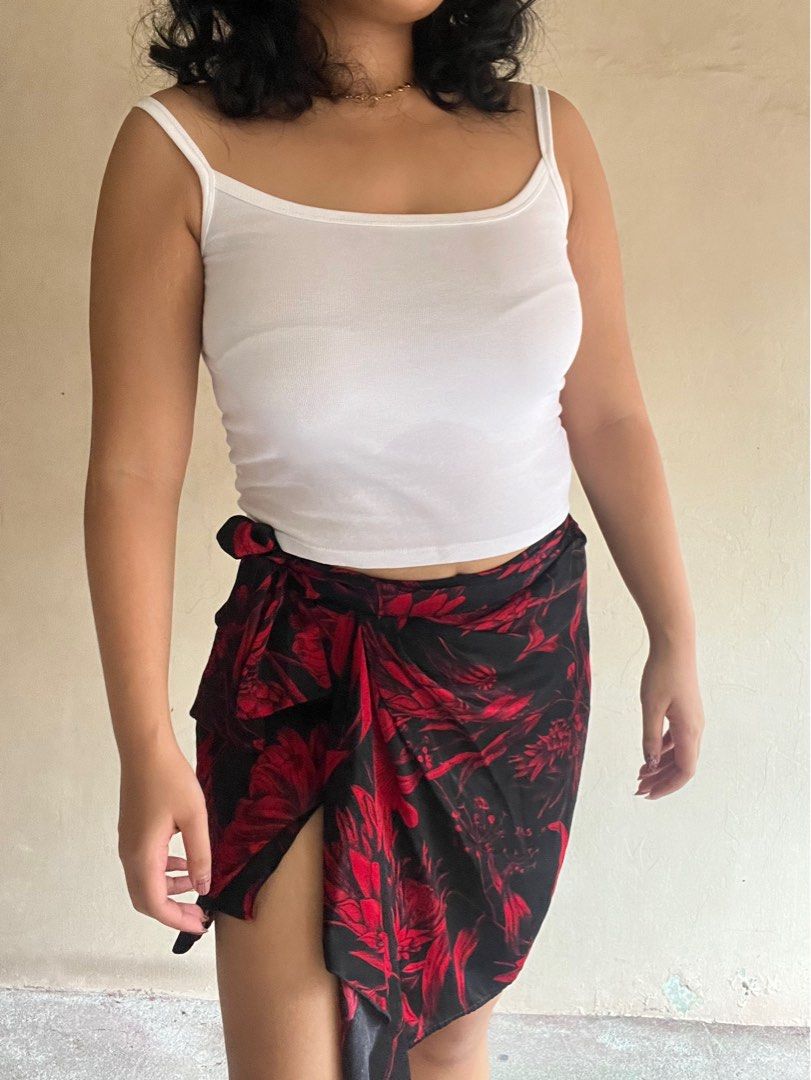 Zara Satin Floral Print Midi Skirt (Category: Skirts) located in Manila. Submitted by cees.pieces (Listing ID 1373842175, Image 1). Description: Has a slit on one leg and ties at the side, but has a zipper! Perfect for the summer or dressed up for dinner ♥️ Would better fit a frame a bit smaller than mine tbh! It's a bit tight on me Feel free to PM if you have questions 💌🫶🏼 Quality: 10/10, no flaws! ⭐️ Material: Satin Size: XS 🛵 Shipping shou