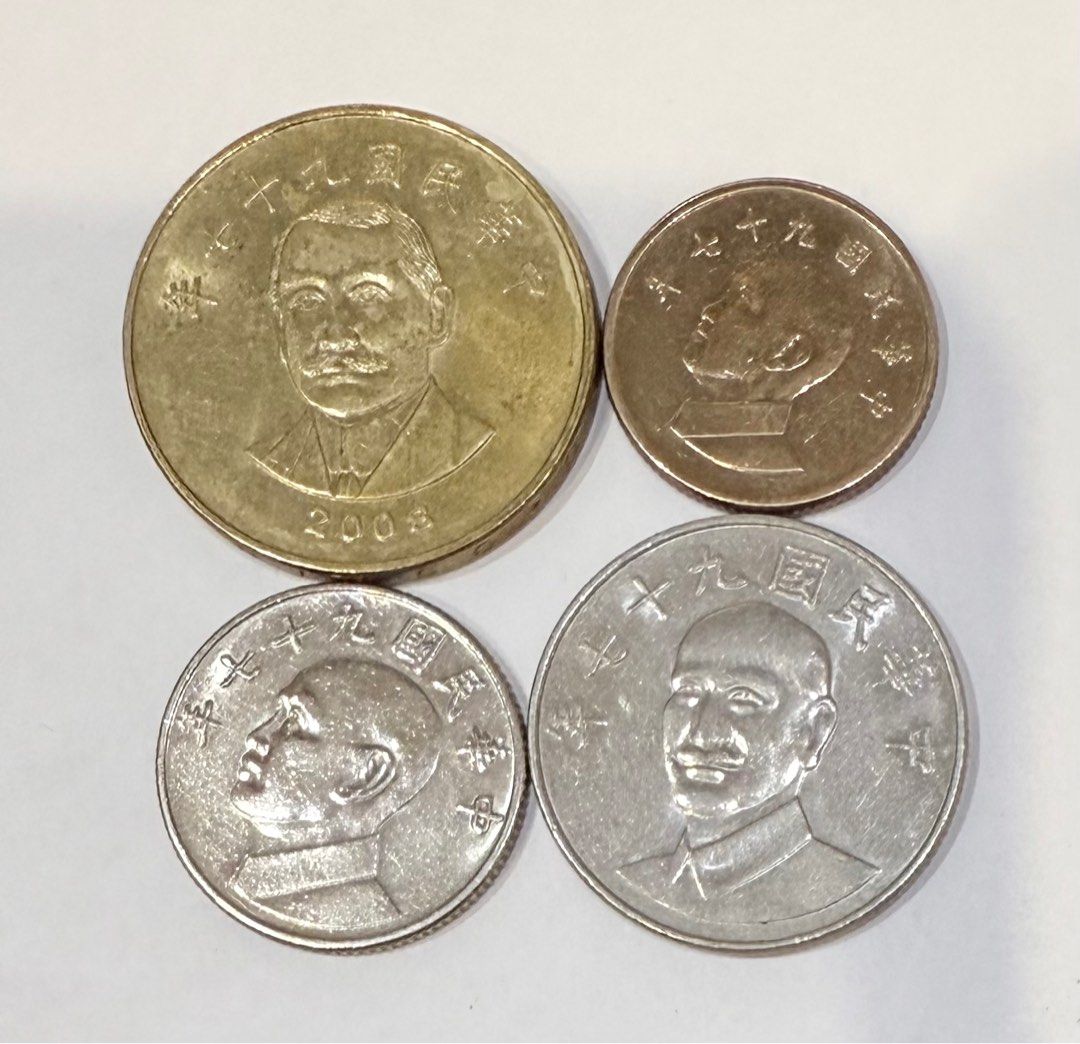 97年50元10元5元1元硬幣4個一組品相優稀少特價, 書籍、休閒與玩具, 收藏、紀念品, 錢幣、紙鈔在旋轉拍賣