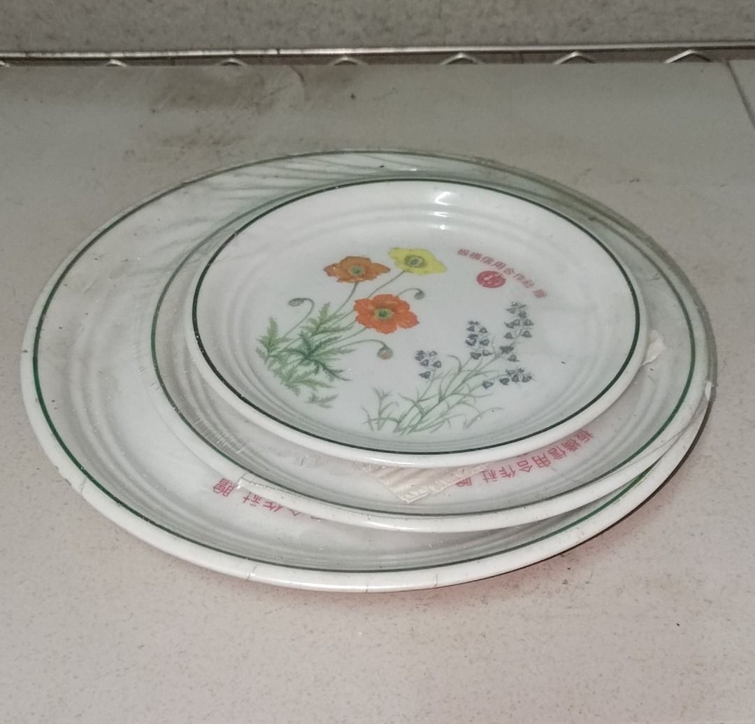 由 mori88801308352 (刊登 ID 1378005728，圖片 1) 提交，位於 嘉義縣 (Chiayi County) 的 全新早期台灣大同陶瓷盤 編碼009293 (類別：餐具和餐具)，說明：全新早期台灣大同陶瓷盤 【產品規格】 大尺寸：約 23*2.8 cm 中尺寸：約 19.3*2.3 cm 小尺寸：約 15*2 cm 尺寸為人工測量可能會有些許誤差值 早期物品久置有髒污，不清洗， 原貌出貨，全新未使用,無外盒，有歲月的痕跡 上面印有「板橋信用合作社」的字樣。 物品皆為實體所拍攝,因拍攝光線與電腦顯示器會有所不同,可能顏色和實體會有些微差異 可以多帶些其他的省運費但要符合超商與郵局的規定 請最好面交貨或盡量用郵局寄送!!因超商取貨易碎品是不賠償的唷!!請好好考慮清楚，若真要店到店，本賣家雖會仔細包好，但不負責 ，如無法接受請勿下單，以免造成大家不愉快!謝謝!感恩!! 。