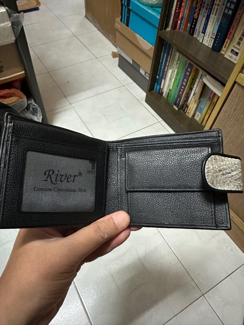 全新鱷魚皮銀包, 名牌, 手袋及銀包- Carousell