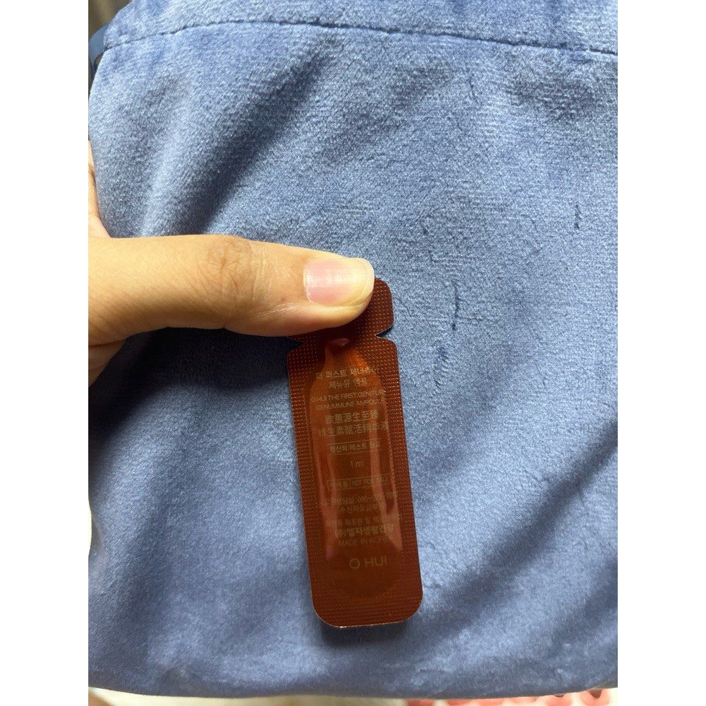 由 lucky997611112 (刊登 ID 1378106454，圖片 1) 提交，位於 新北市 (New Taipei) 的 韓國歐蕙源生至臻維生素賦活精華液 (類別：護膚、清潔產品)，說明：晚上上完化妝水可擦，讓肌膚保水有彈性。 效期2025/07/28 短效期超優惠價共12小包。
